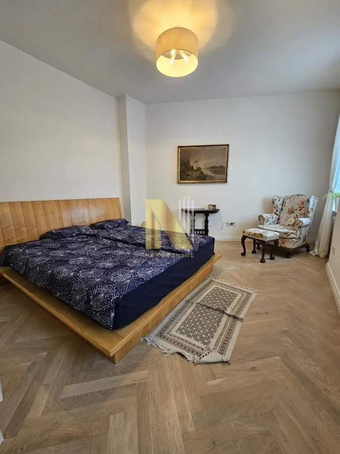 Izdavanje, trosoban stan, 110m², Centar, Novi Sad