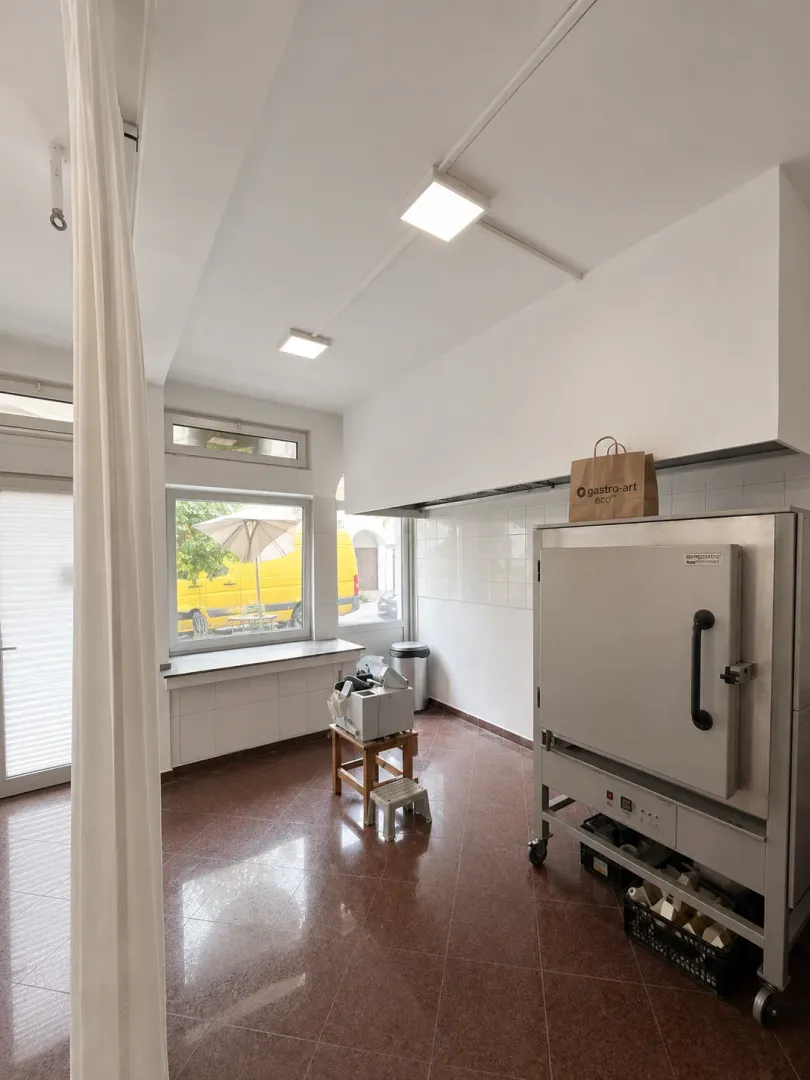 Izdavanje, poslovni prostor, 120m², Centar, Podgorica