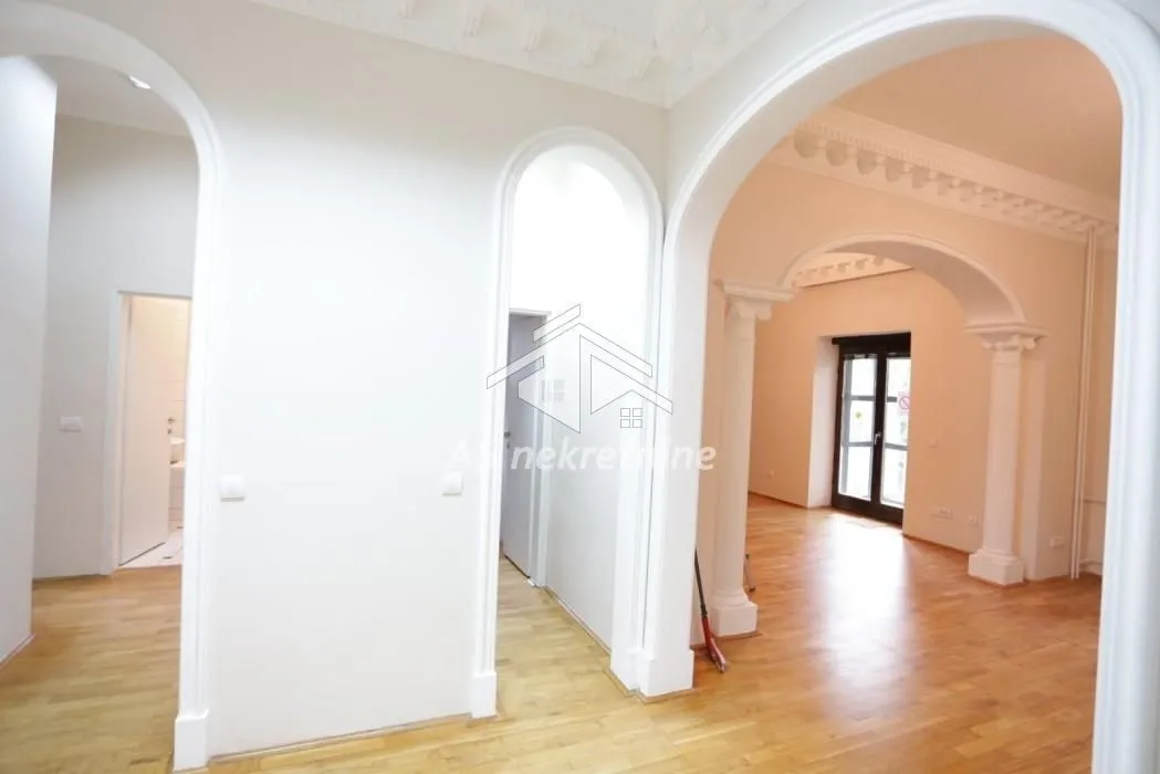 Izdavanje, kuća, 550m², Voždovac Sve Podlokacije, Beograd