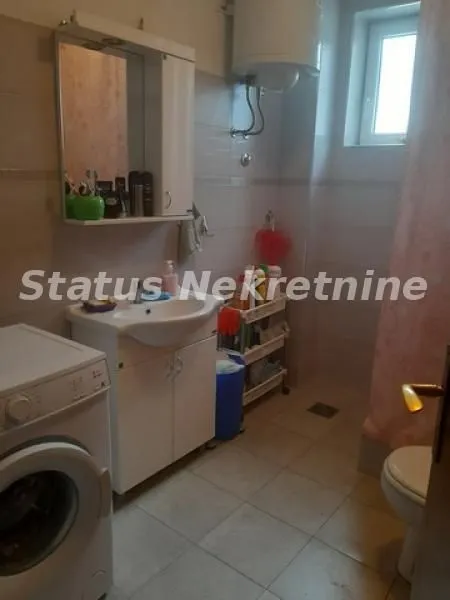 Prodaja, kuća, 242m², Novo naselje, Novi Sad