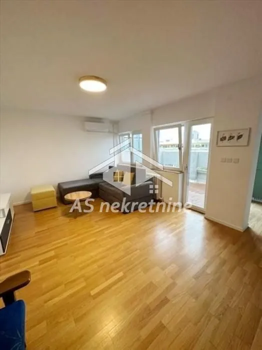 Izdavanje, trosoban stan, 72m², Novi Beograd Blok 29, Novi Beograd Sve Podlokacije