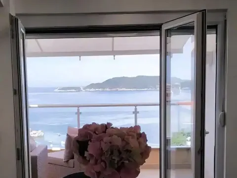 Izdavanje, trosoban stan, 150m², Pržno, Budva - image 3