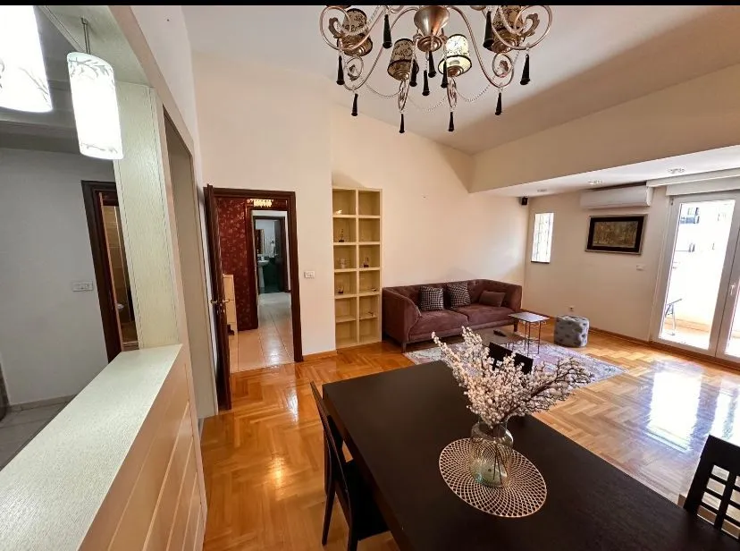 Izdavanje, dvosoban stan, 92m², City Kvart, Podgorica