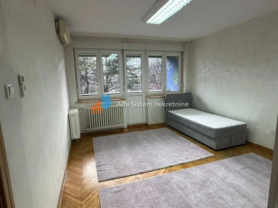 Izdavanje, trosoban stan, 105m², Savski Venac, Beograd