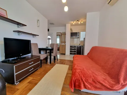 Rent, one bedroom apartment, 37m², Bečići, Budva - image 5