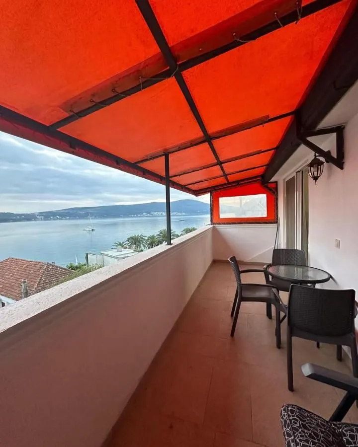 Izdavanje, jednosoban stan, 45m², Centar, Tivat