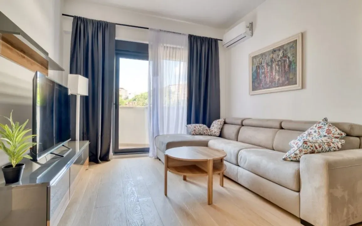 Izdavanje, jednosoban stan, 54m², Bečići, Budva