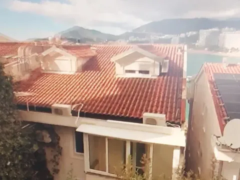 Izdavanje, jednosoban stan, 50m², Budva, Crna Gora - image 1