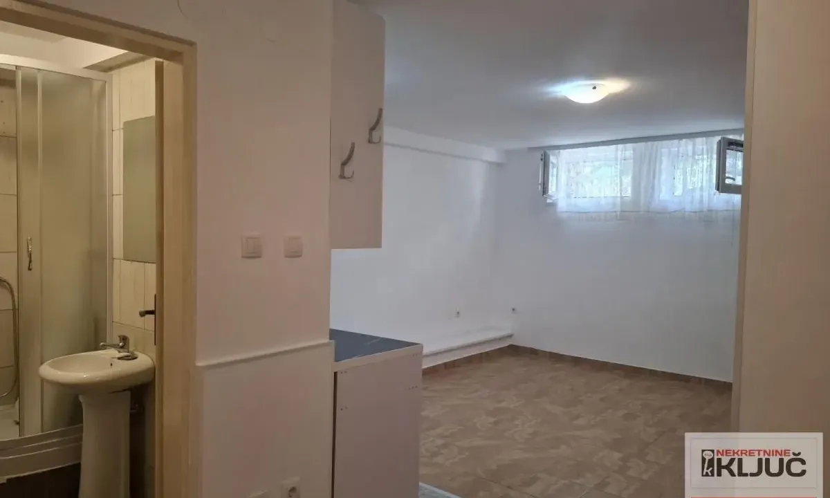 Prodaja, garsonjera, 28m², Socijalno, Novi Sad Sve Podlokacije
