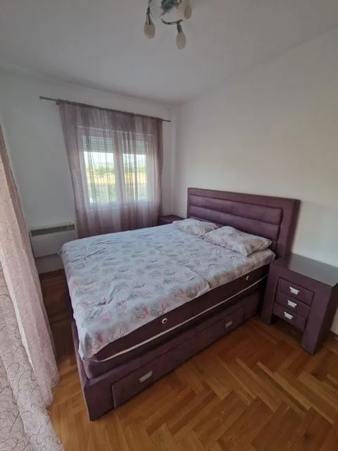 Izdavanje, trosoban stan, 96m², Stari Aerodrom, Podgorica