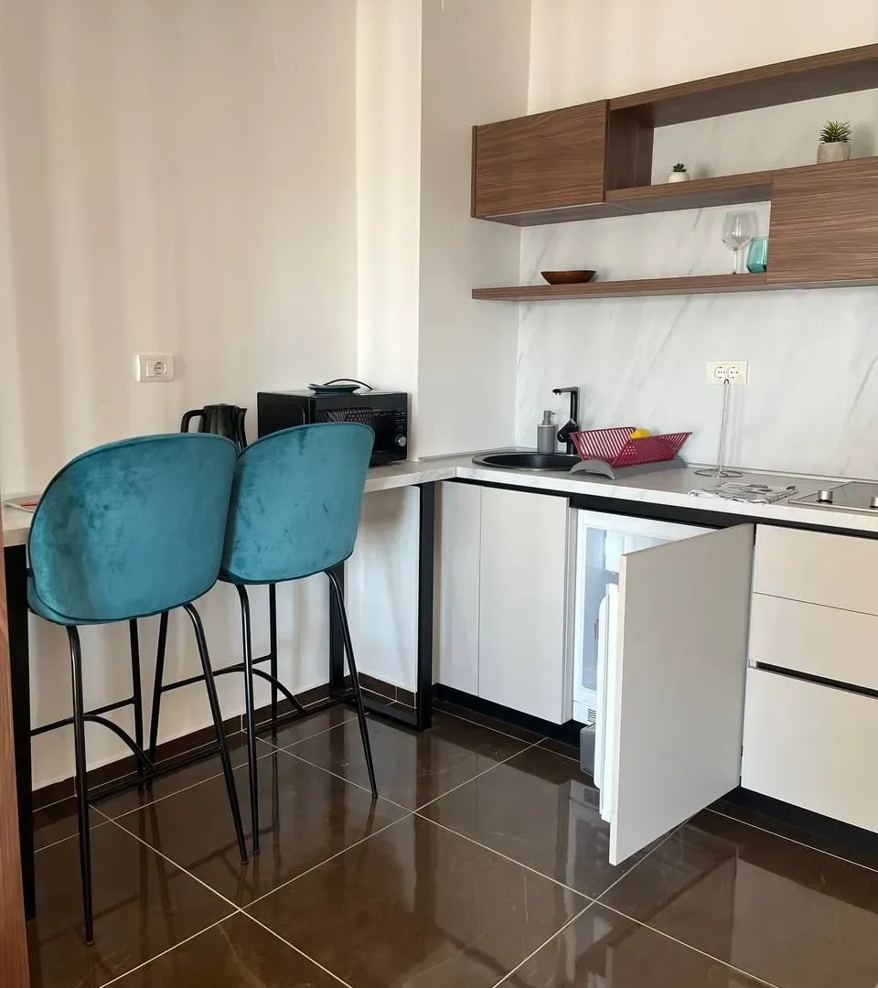 Izdavanje, garsonjera, 34m², Bečići, Budva