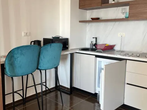 Rent, studio apartment, 34m², Bečići, Budva - image 4