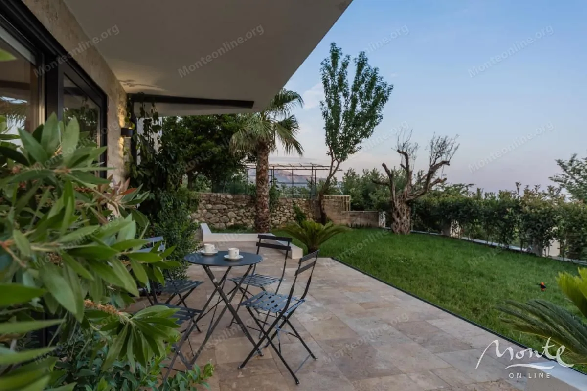 Sale, house, 300m², Markovići, Budva