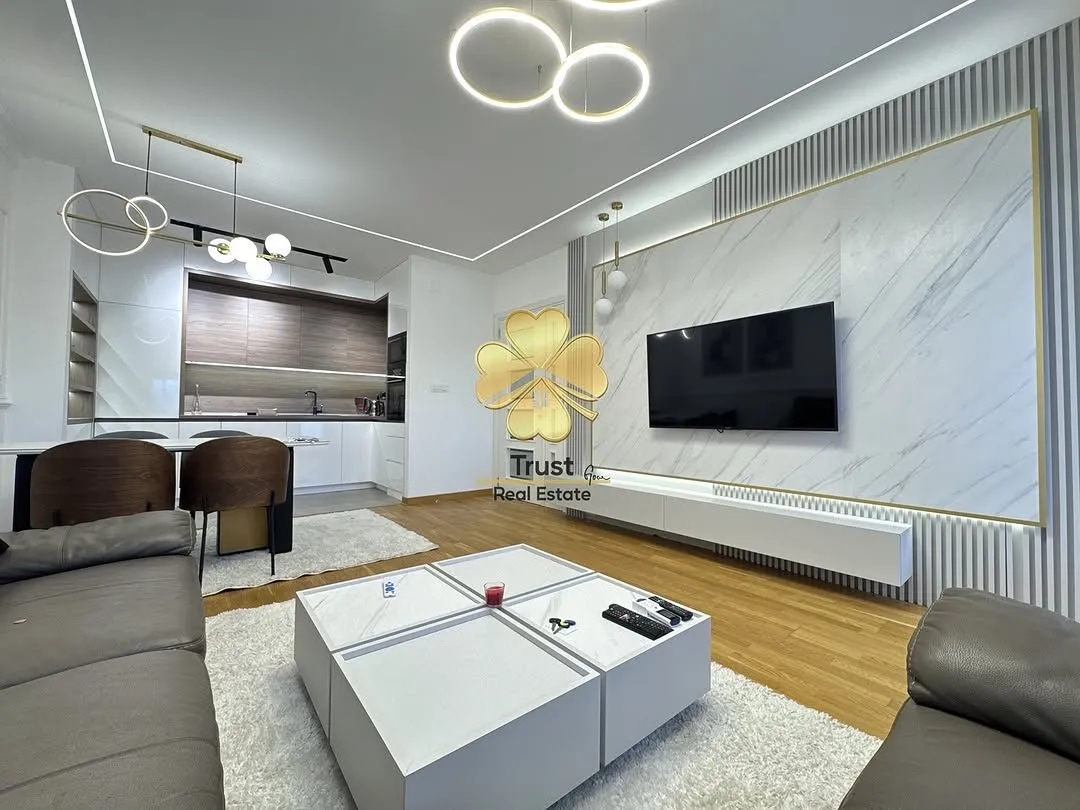Izdavanje, dvosoban stan, 70m², City Kej, Podgorica