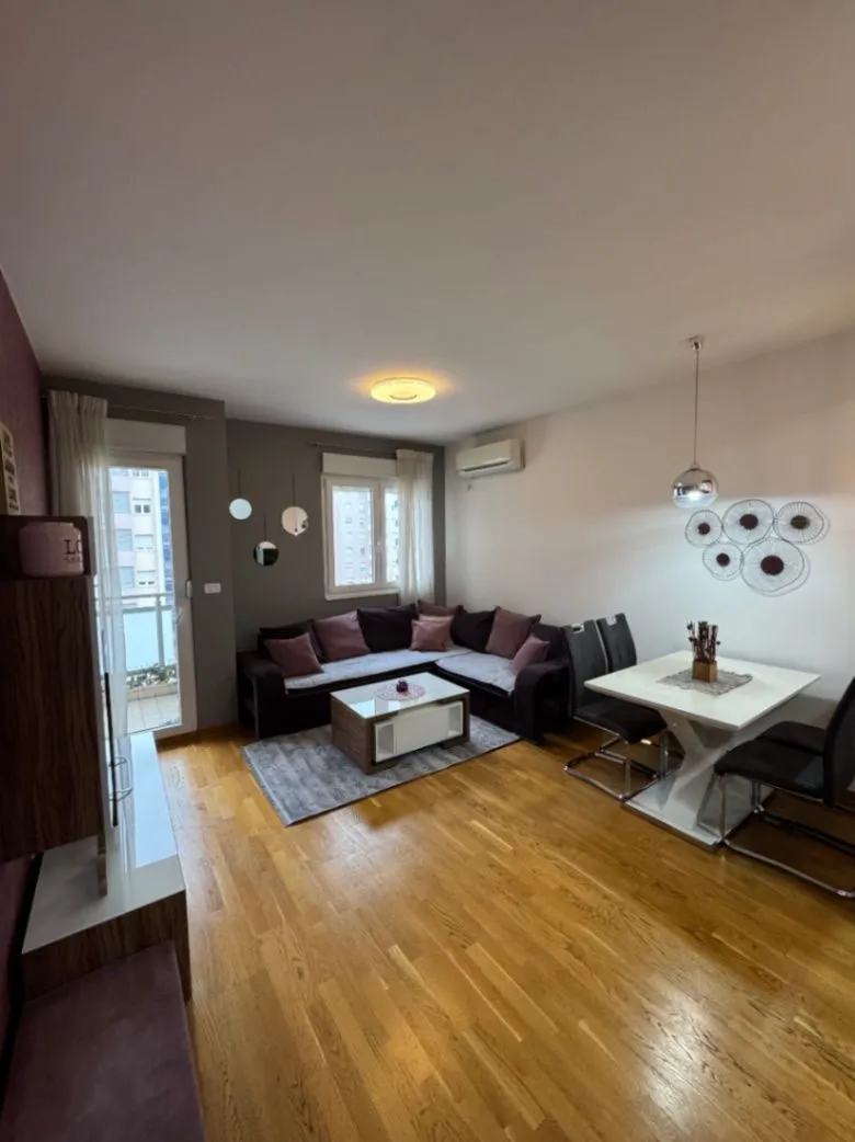 Izdavanje, jednosoban stan, 44m², City Kvart, Podgorica