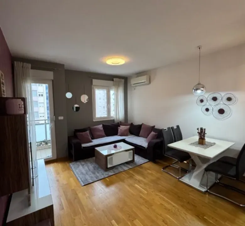 Izdavanje, jednosoban stan, 44m², City Kvart, Podgorica