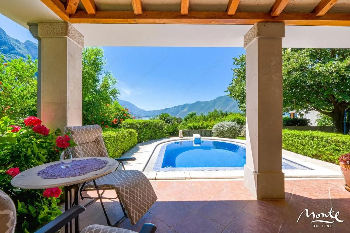 Prodaja, kuća, 305m², Orahovac, Kotor