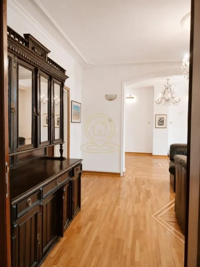 Izdavanje, četvorosoban stan, 120m², Bulbulder, Zvezdara Sve Podlokacije