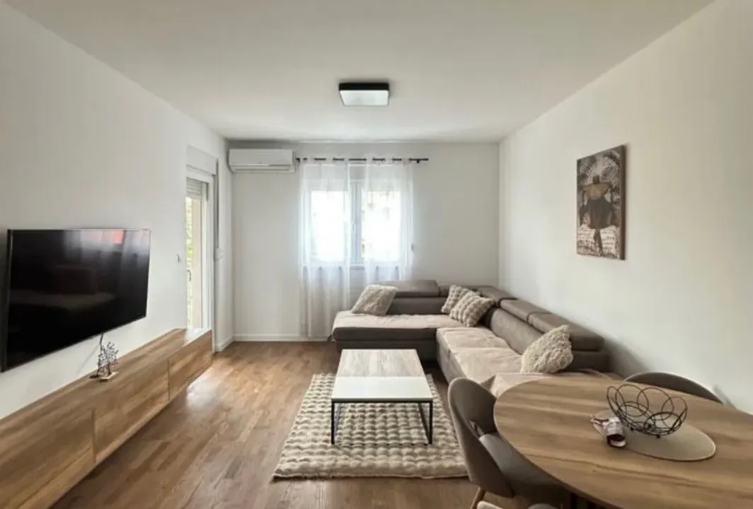 Izdavanje, jednosoban stan, 50m², Stari Aerodrom, Podgorica