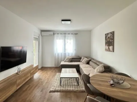 Izdavanje, jednosoban stan, 50m², Stari Aerodrom, Podgorica