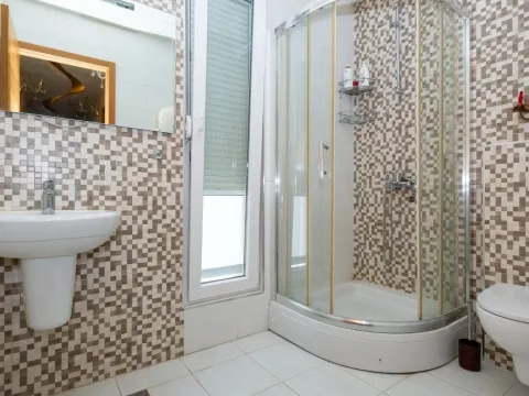 Izdavanje, trosoban stan, 98m², City Kvart, Podgorica - image 13