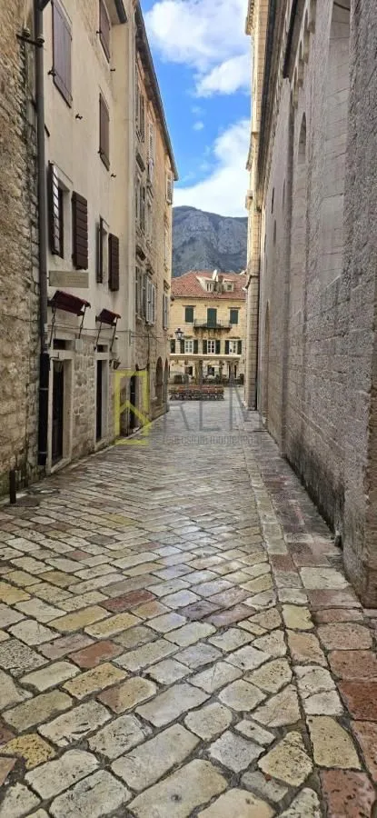 Prodaja, trosoban stan, 72m², Kotor, Crna Gora