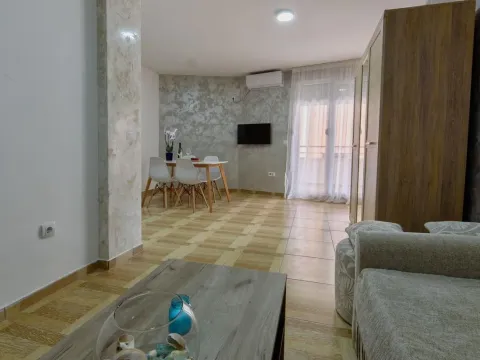 Izdavanje, jednosoban stan, 42m², Bečići, Budva - image 2