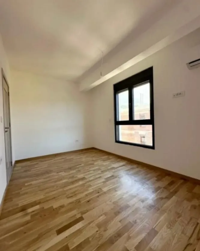 Prodaja, dvosoban stan, 69m², Šušanj, Bar