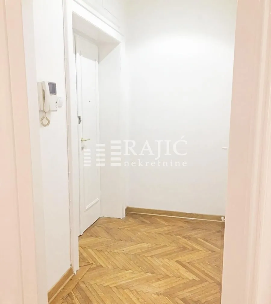 Rent, three bedroom apartment, 82m², Stari Grad, Beograd