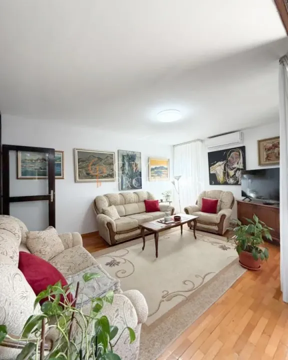 Prodaja, trosoban stan, 110m², Blok 5, Podgorica