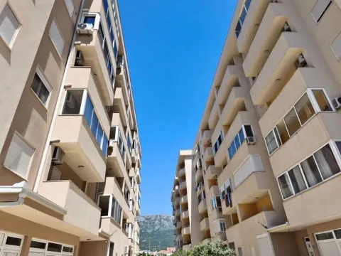Sale, one bedroom apartment, 50m², Centar, Bar - image 1