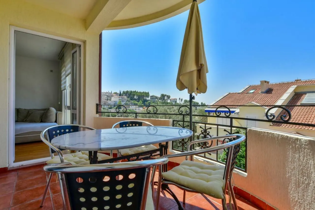 Prodaja, dvosoban stan, 70m², Sveti Stefan, Budva