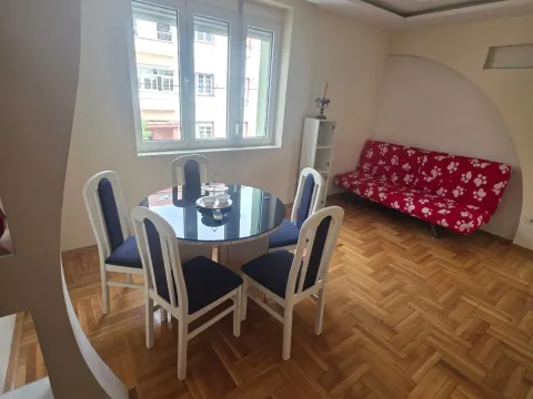 Izdavanje, dvosoban stan, 68m², Centar, Podgorica - image 9