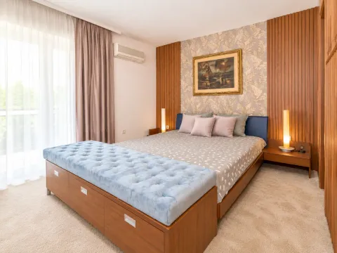 Rent, three bedroom apartment, 200m², Gorica C, Podgorica - image 10