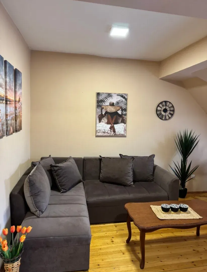 Izdavanje, dvosoban stan, 60m², Centar, Kolašin