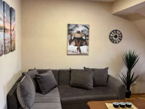 Izdavanje, dvosoban stan, 60m², Centar, Kolašin