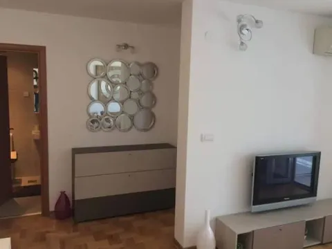 Izdavanje, jednosoban stan, 50m², City Kvart, Podgorica - image 5