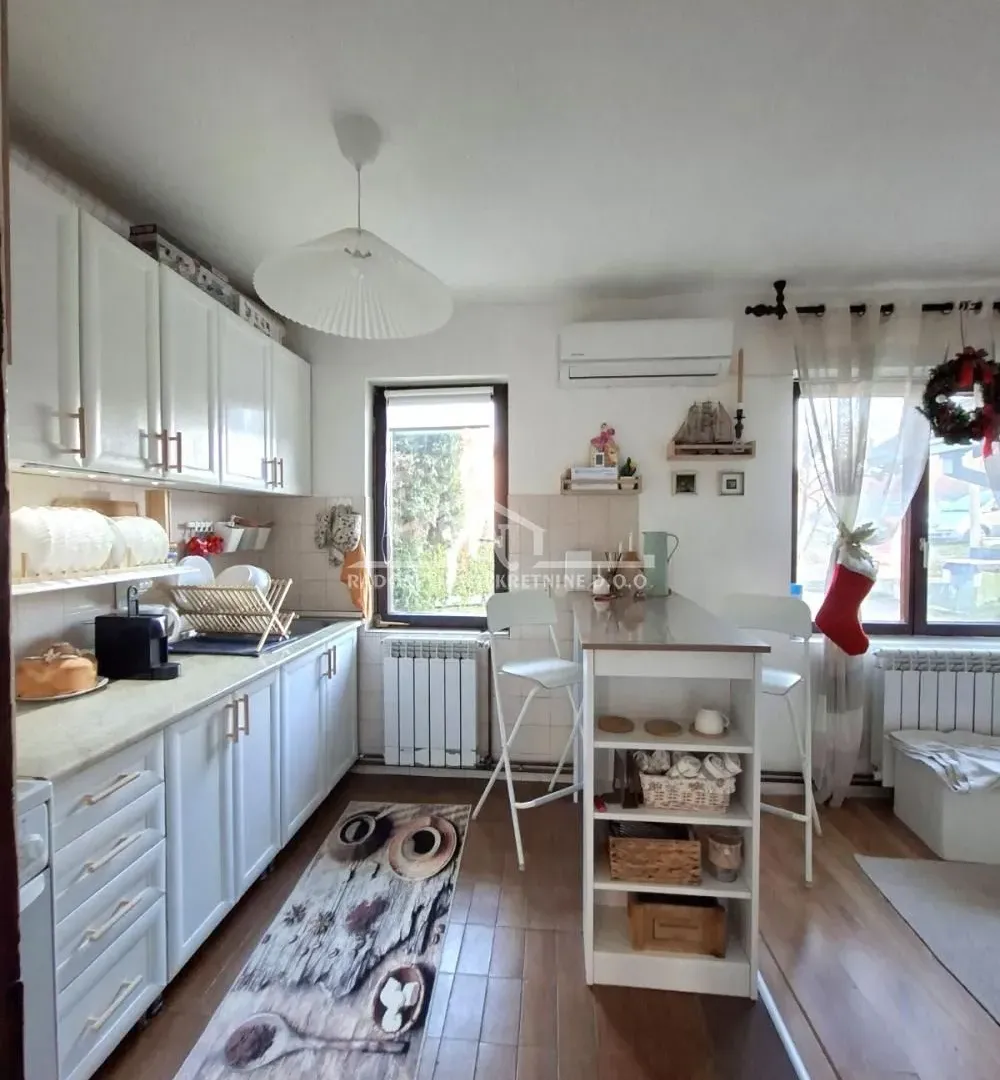 Sale, house, 208m², Voždovac Sve Podlokacije, Beograd