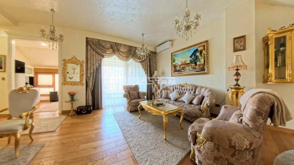 Izdavanje, četvorosoban stan, 107m², Stari Grad, Beograd