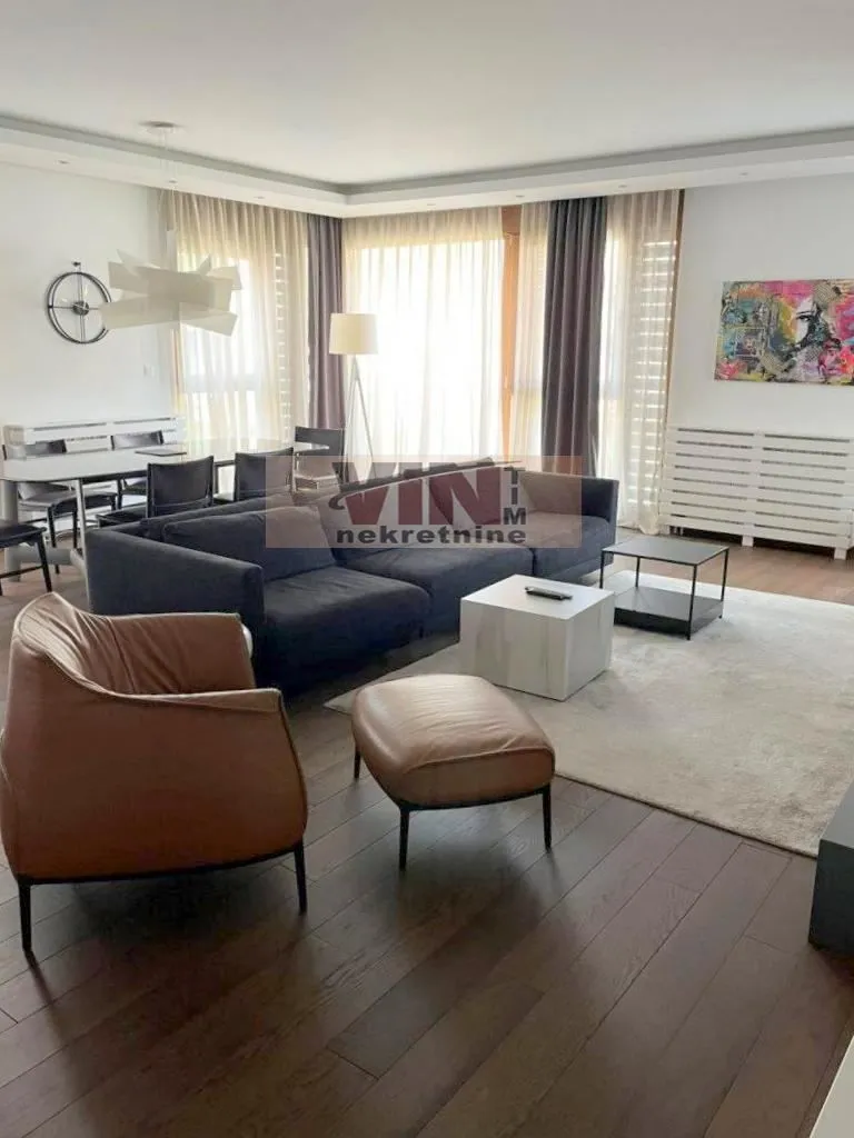 Prodaja, trosoban stan, 121m², Vračar, Šid