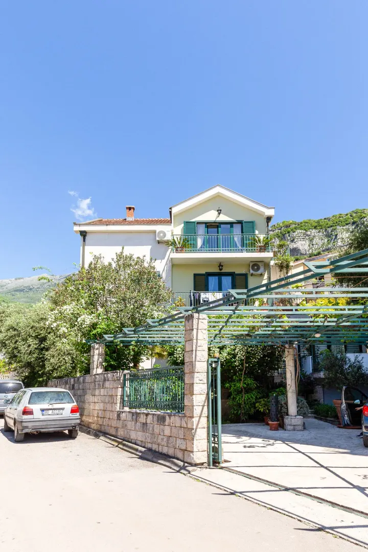 Prodaja, kuća, 287m², Lazi, Budva