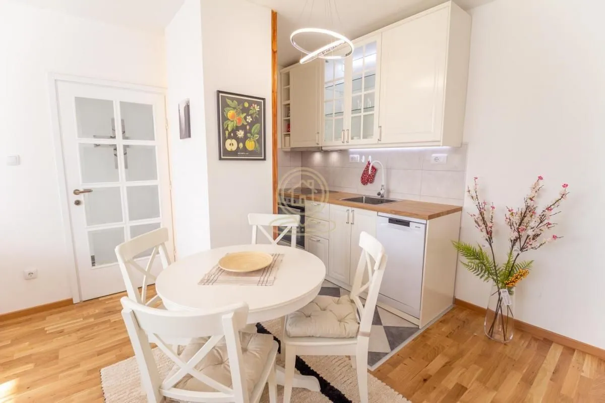 Izdavanje, trosoban stan, 66m², Stari Grad, Beograd