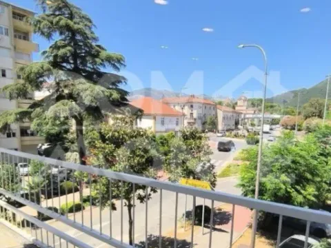 Izdavanje, dvosoban stan, 75m², Centar, Tivat - image 10