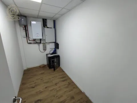 Izdavanje, poslovni prostor, 200m², Bulevar Oslobodjenja, Novi Sad Sve Podlokacije - image 12