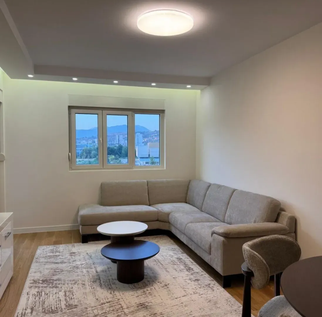 Izdavanje, dvosoban stan, 72m², Central Point, Podgorica