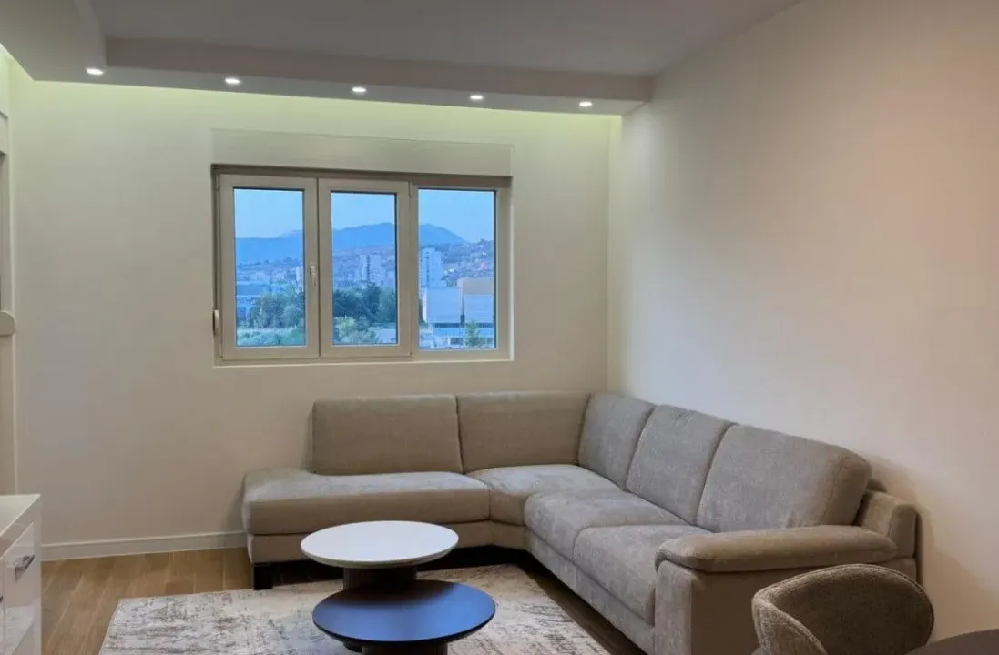 Izdavanje, dvosoban stan, 72m², Central Point, Podgorica