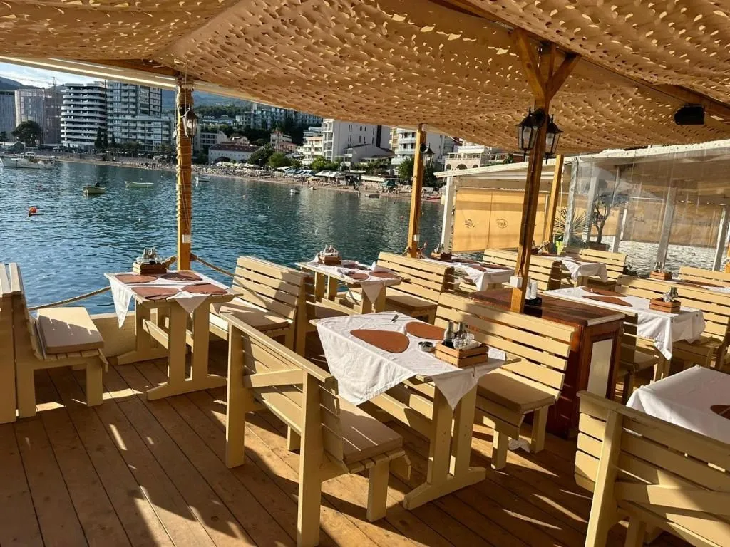 Izdavanje, ugostiteljski objekat, 1500m², Rafailovići, Budva