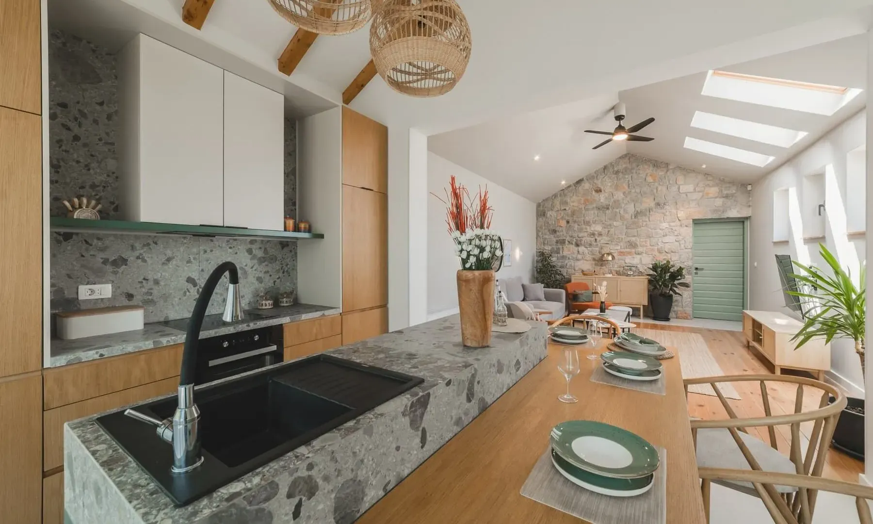 Rent, house, 520m², Đuraševići, Tivat