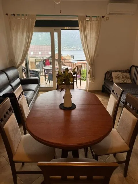 Rent, one bedroom apartment, 55m², Dobrota, Kotor