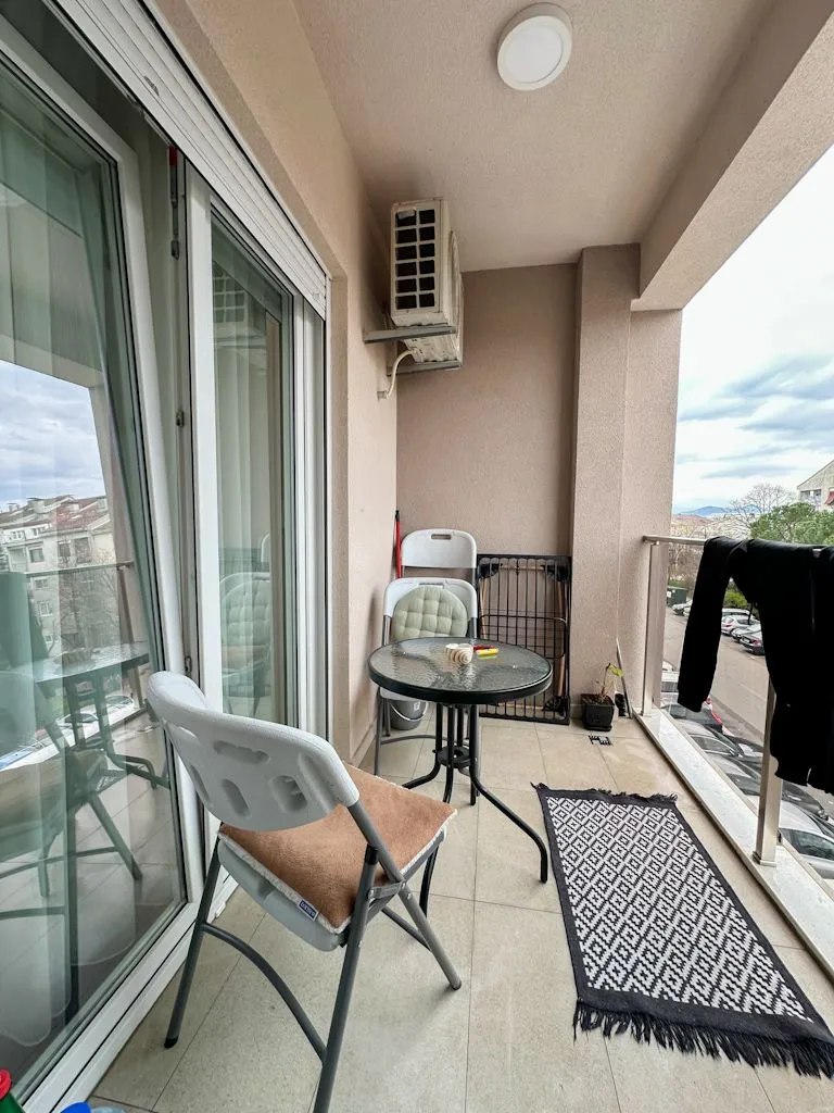 Izdavanje, jednosoban stan, 49m², Stari Aerodrom, Podgorica